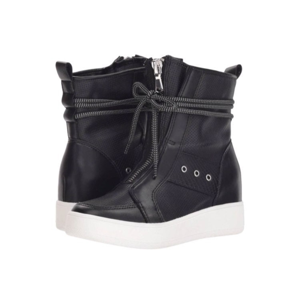 🚫SOLD🚫 Steve Madden black leather wedge boots